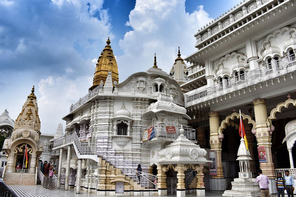 Caption: A photo of Chhatarpur temple in Delhi, India (Local Guide Abhishek Anand)