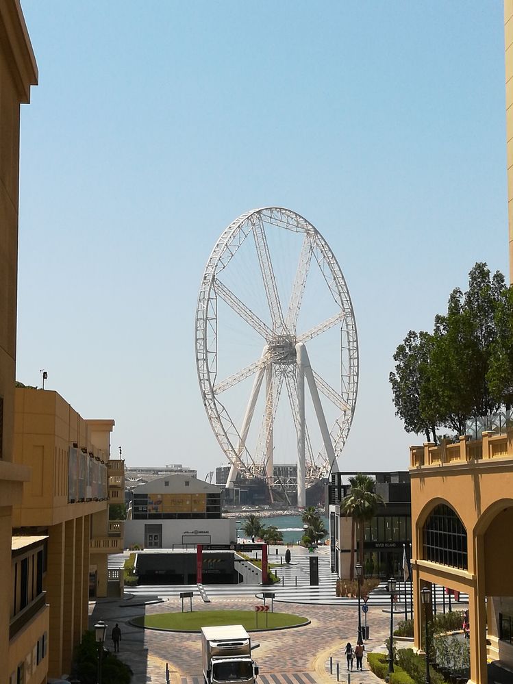 wheel  at blue water island Dubai