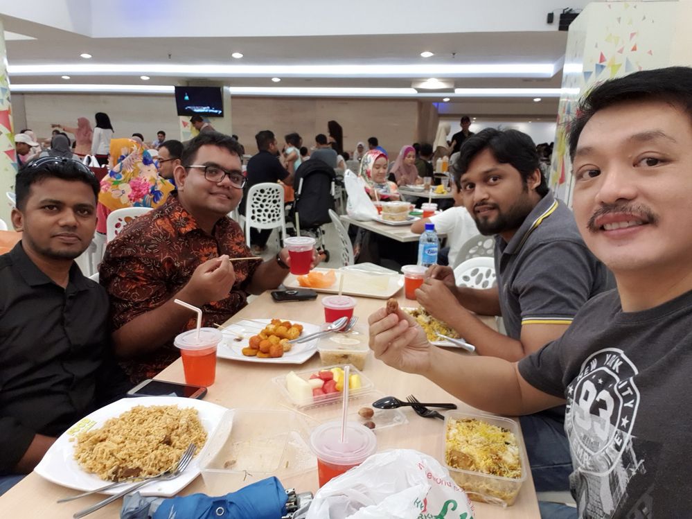 Malaysia Local Guides breaking fast together