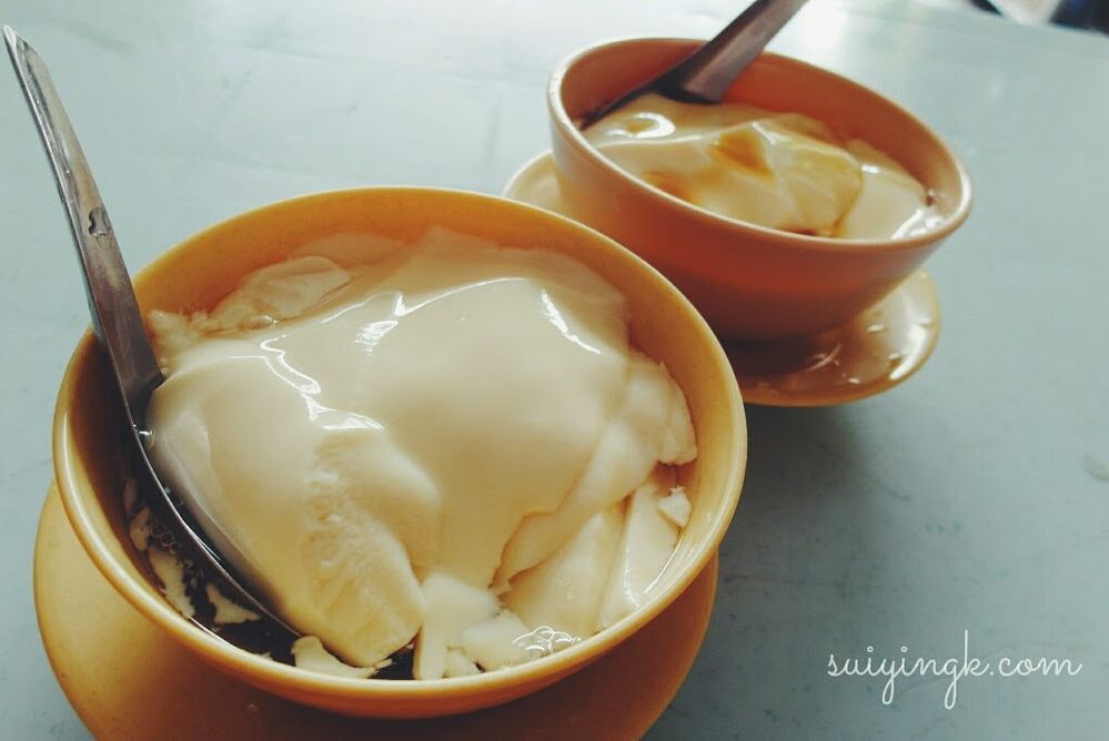 Sweetened beancurd or tau fu fah, is also another popular dish. The beancurd is so smooth and soft that it melts in your mouth