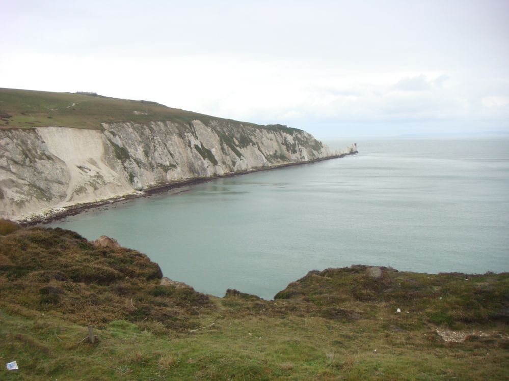 Isle of Wight's big attraction is the Needles Bay which tapers to small islands at the tip. The white chalk below the green grass is limestone.