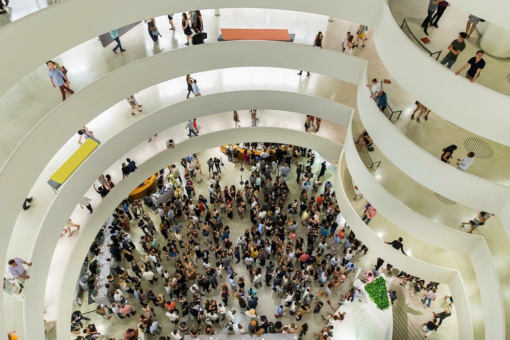 Caption: A photo of the interior of the Solomon R. Guggenheim Museum filled with people. (Local Guide Alexandra Vender)
