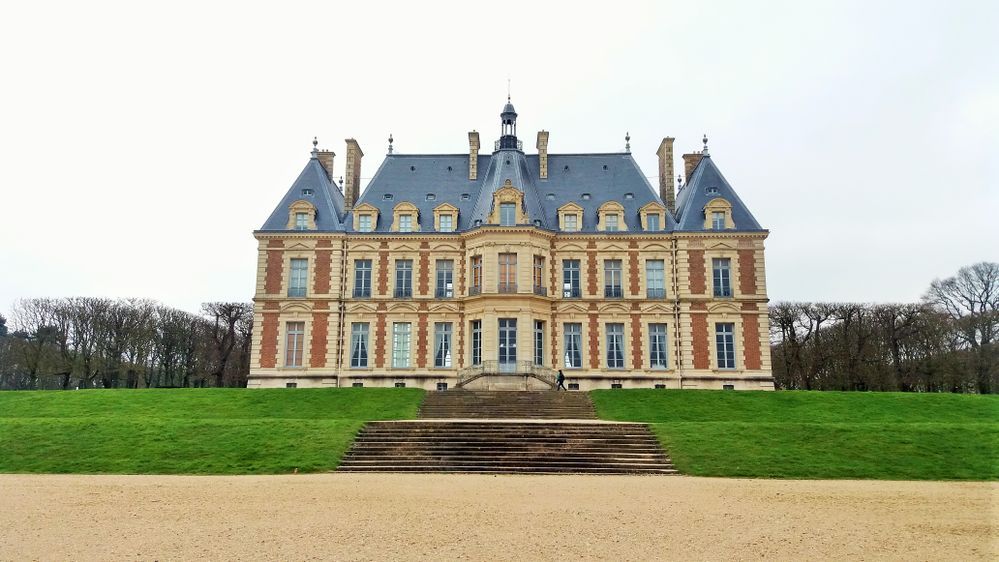 Caption: A photo of the Château de Sceaux in France. (Local Guide Julien44)