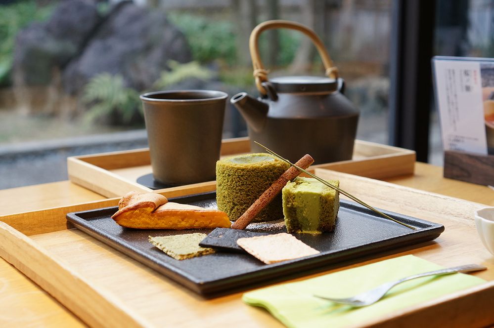 Caption: A photo of a petit four paired with tea at zen kashoin in Osaka, Japan. (Local Guide 空乃優介)