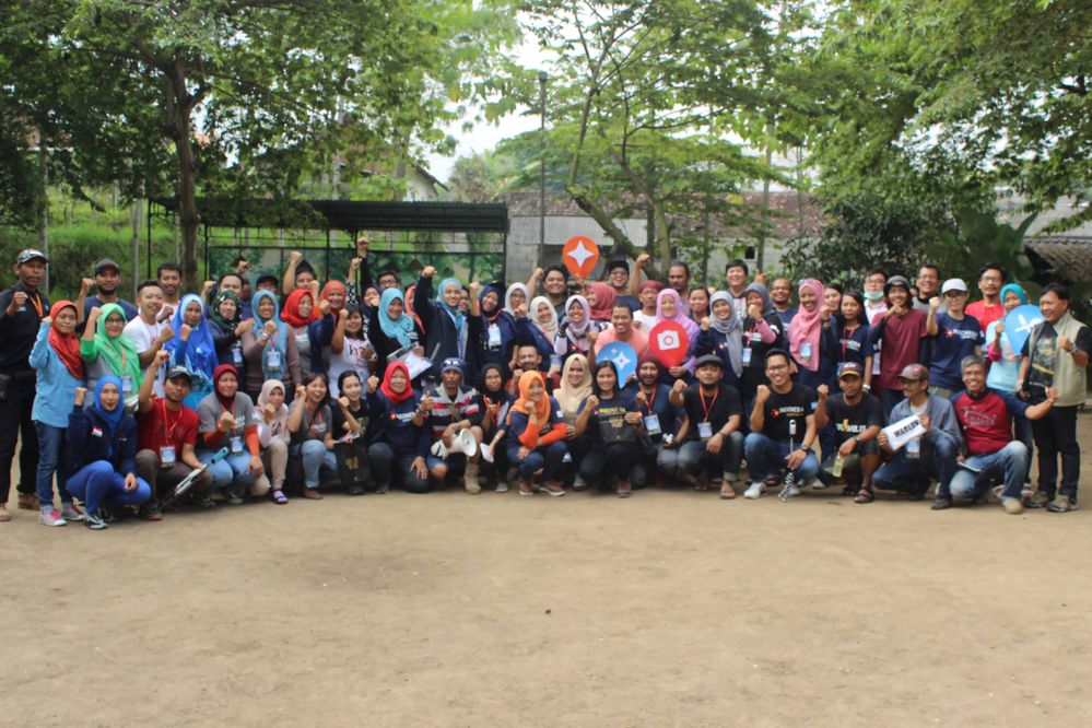 Caption: A photo that shows attendees at the first Meet-up Nusantara hosted in Batu, Indonesia in August 2017.