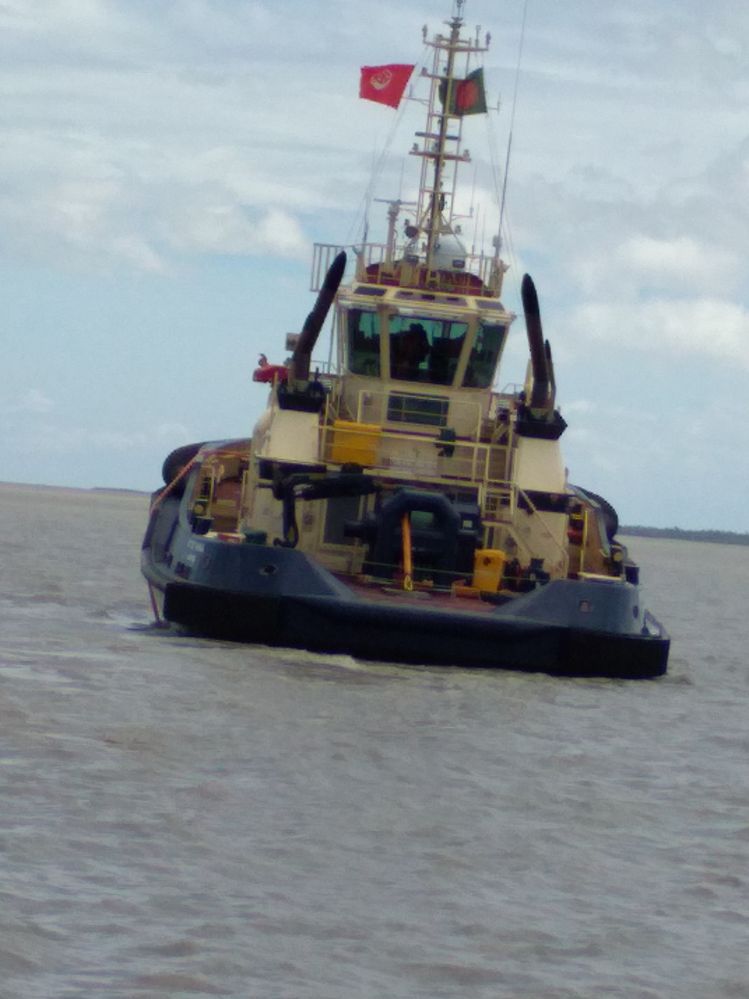 A tug boat engage in salvage job