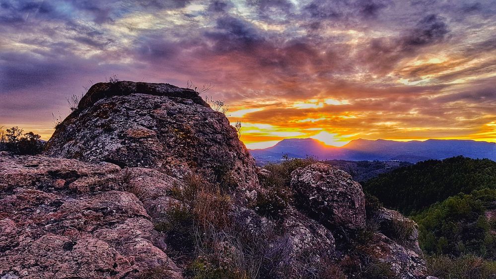 Sunrise from Lo Serraí, Catalonia. Photo by Francesc Domingo. Camera Smartphone Samsung Galaxy S7.