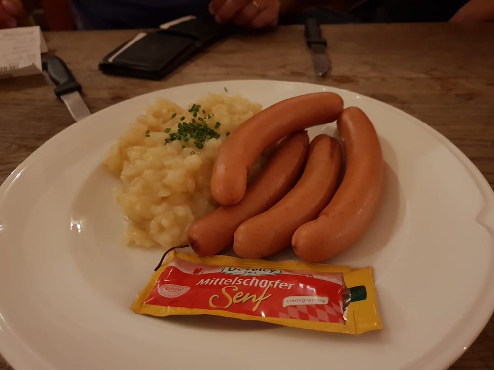 Wurst mit Kartoffelsalat (sausages with potato salad)