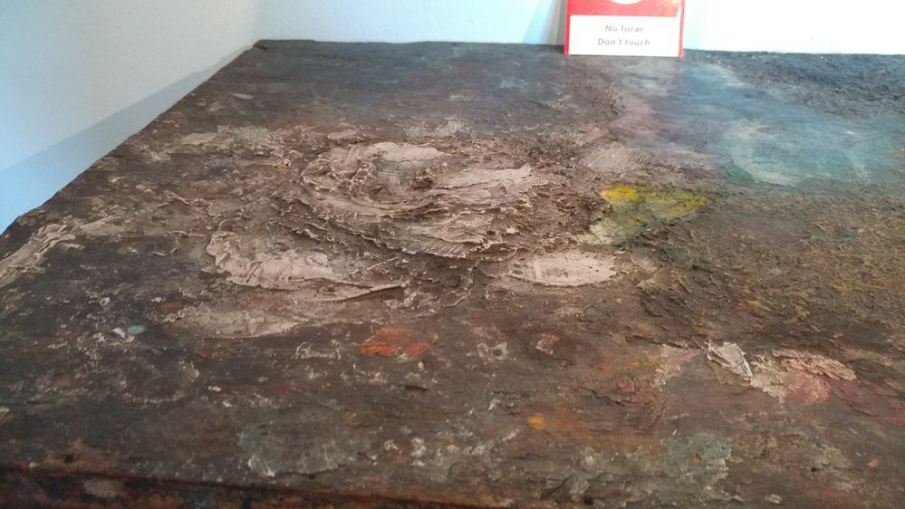 Table with dried paint, that Quinquela used to use