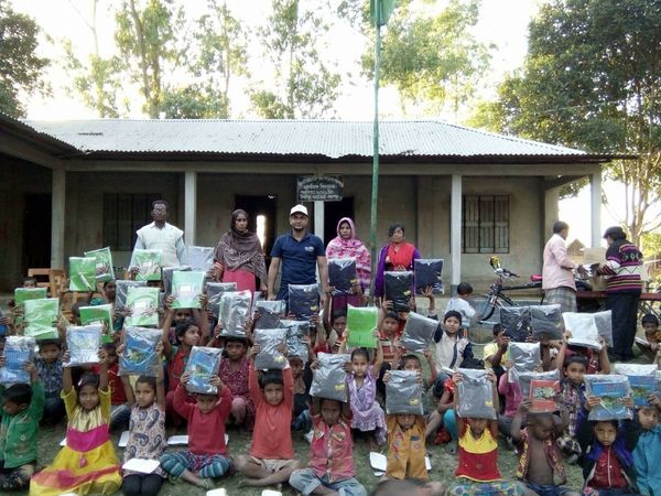 Local Guides collected and distributed clothes for winter in Pachagarh.