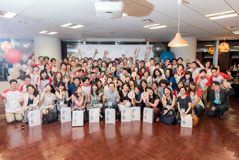 Caption: A group photo of Local Guides and Googlers in attendance at Connect Live Tokyo 2018 at the Google office in Tokyo.