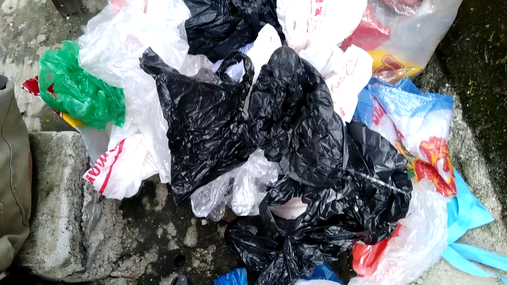 Sampah Plastik di Rumah