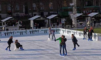 Enjoying at ice on Square king Tomislav