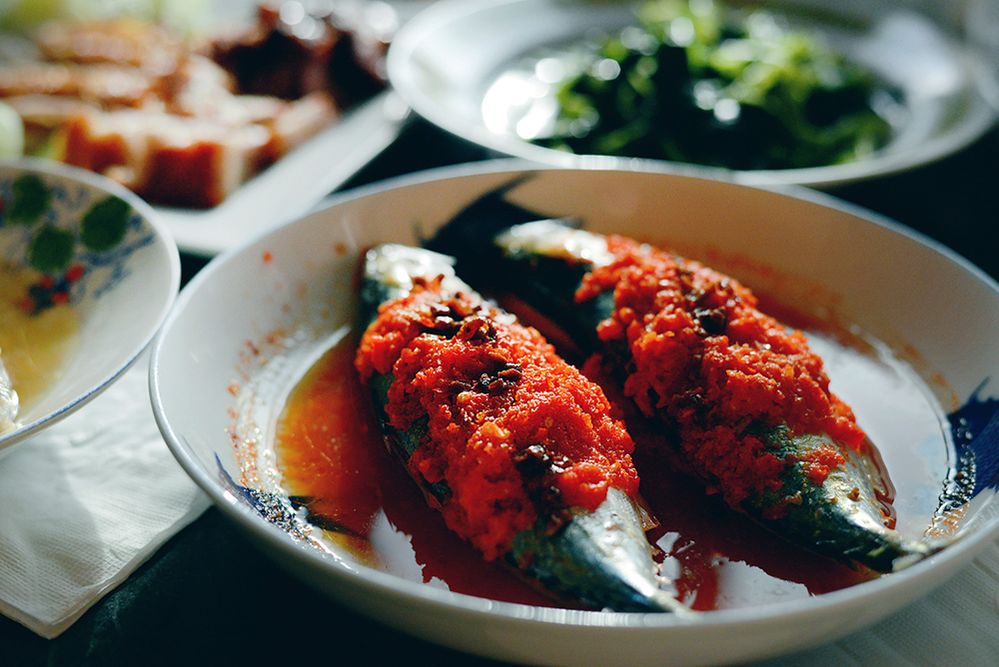 Caption: A photo of a bowl with two cooked fish covered in “balado,” a type of Indonesian chilli paste. (Getty Images)
