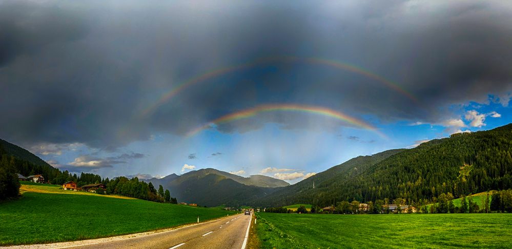 Double rainbow over an alpin valley