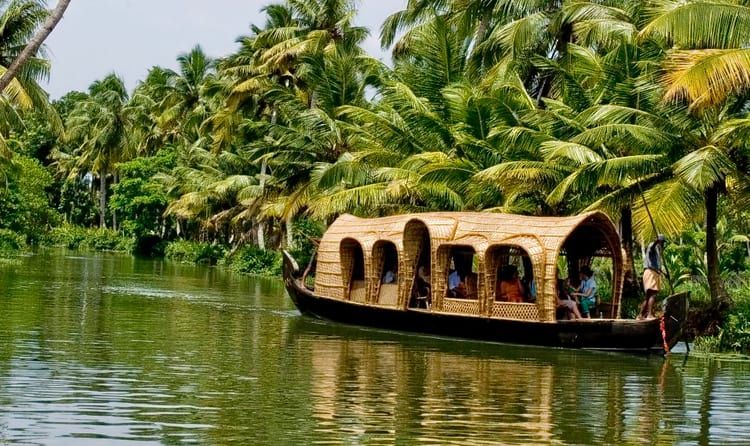 1513317614_kerala-houseboats-alleppey-backwaters.jpg.jpg