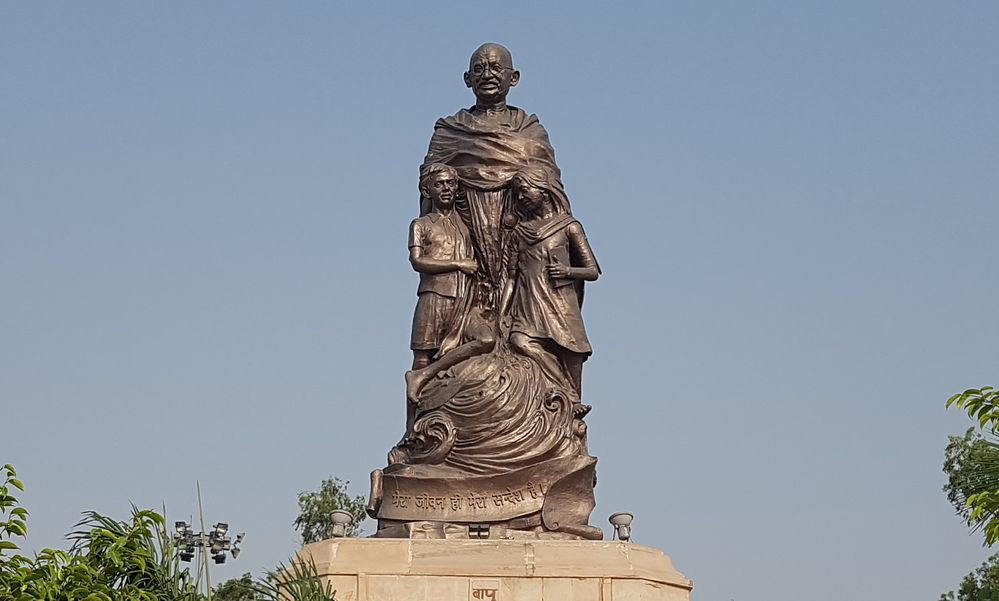 Caption: A photo of the Mahatma Gandhi statue against a clear sky in Gandhi Maidan, Patna, India (Local Guide Ganesh Khetriwal)
