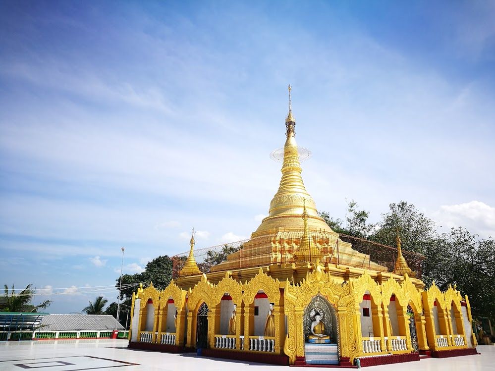 Caption: A photo of the exterior of Pyi Daw Aye Pagoda, a Buddhist temple in Kawthaung, Myanmar. (Local Guide Natamon P.)