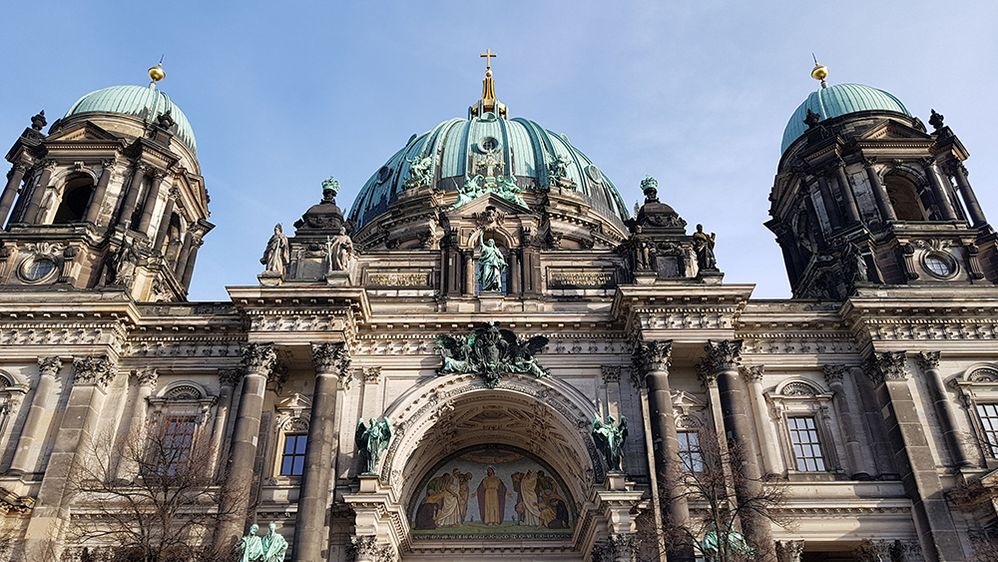 Caption: A photo of the top half of the Berlin Cathedral at Lustgarten in Berlin, Germany. (Local Guide Cristian Ramírez)