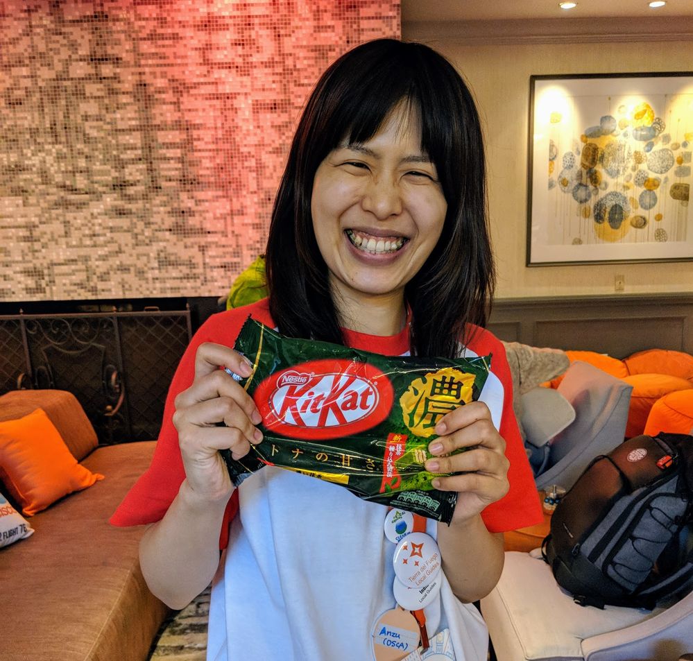 Caption: A photo of Local Guide Anzu holding up a bag of Otona no Amasa matcha flavored KitKats at Connect Live 2018.