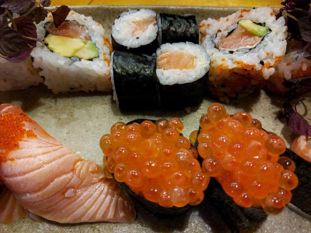 Caption: A side view of a sushi set