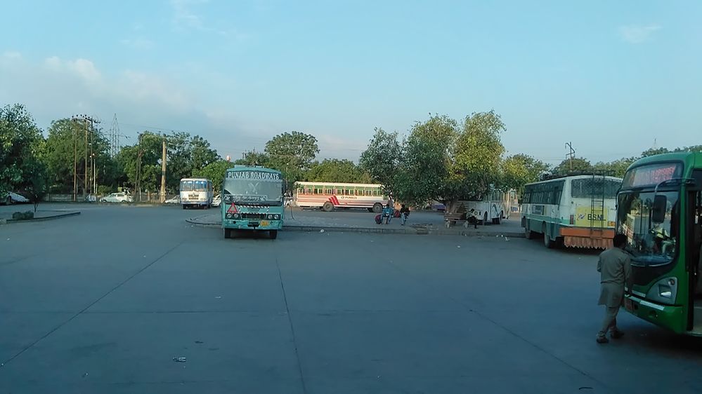 20170715  Interstate bus terminus of Chandigarh in Sector 43