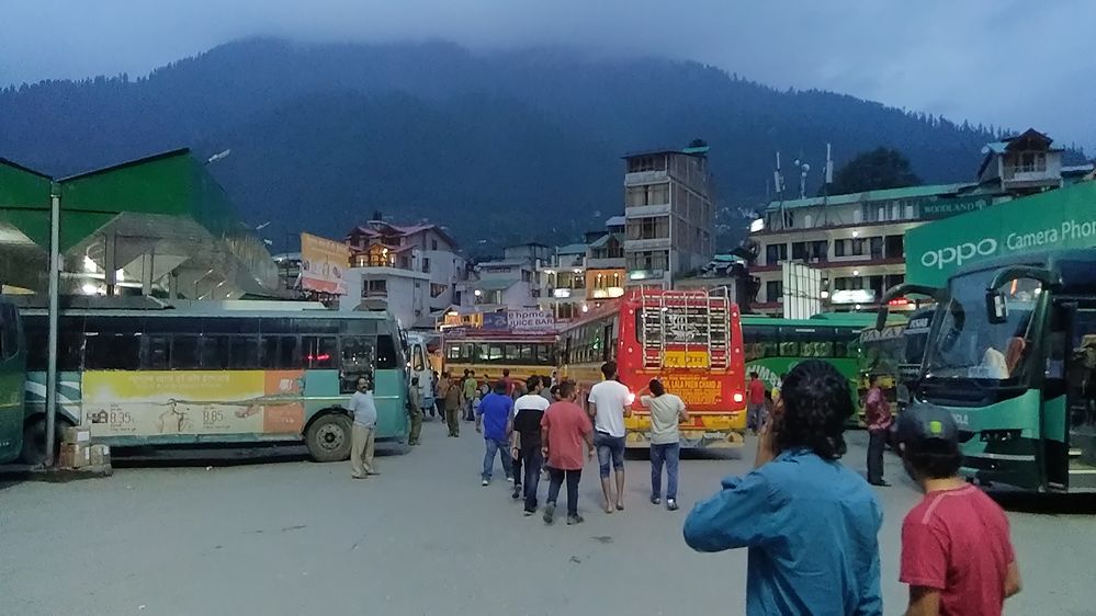 20170715  Bus  Station , Manali  reached by 1930 hrs