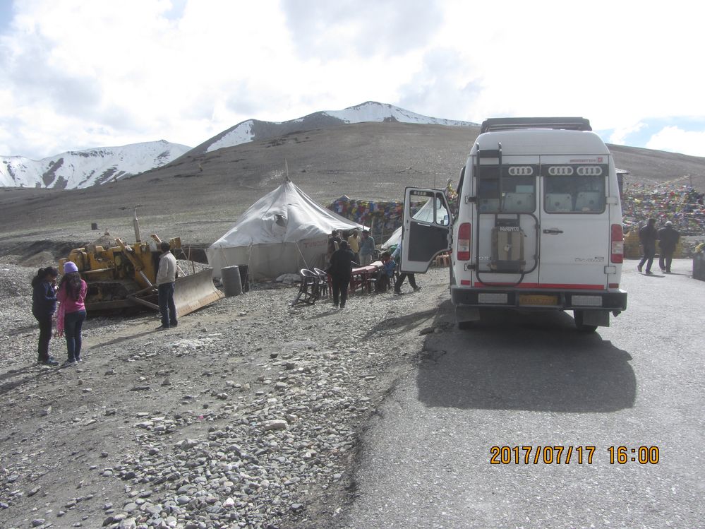 break at    Tanglang La Pass  about 1600hrs  3+ more hours to reach Leh