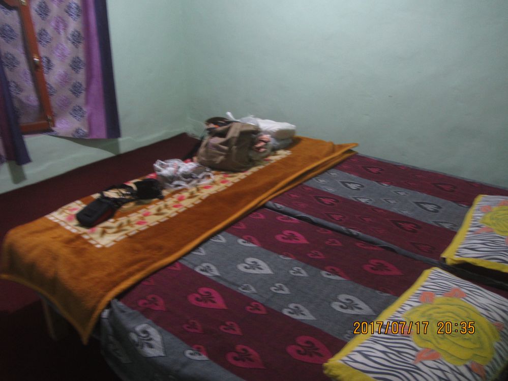 A budget Guest house  Rs 400 (6USD) for single occupation  -Yoklo Guest House