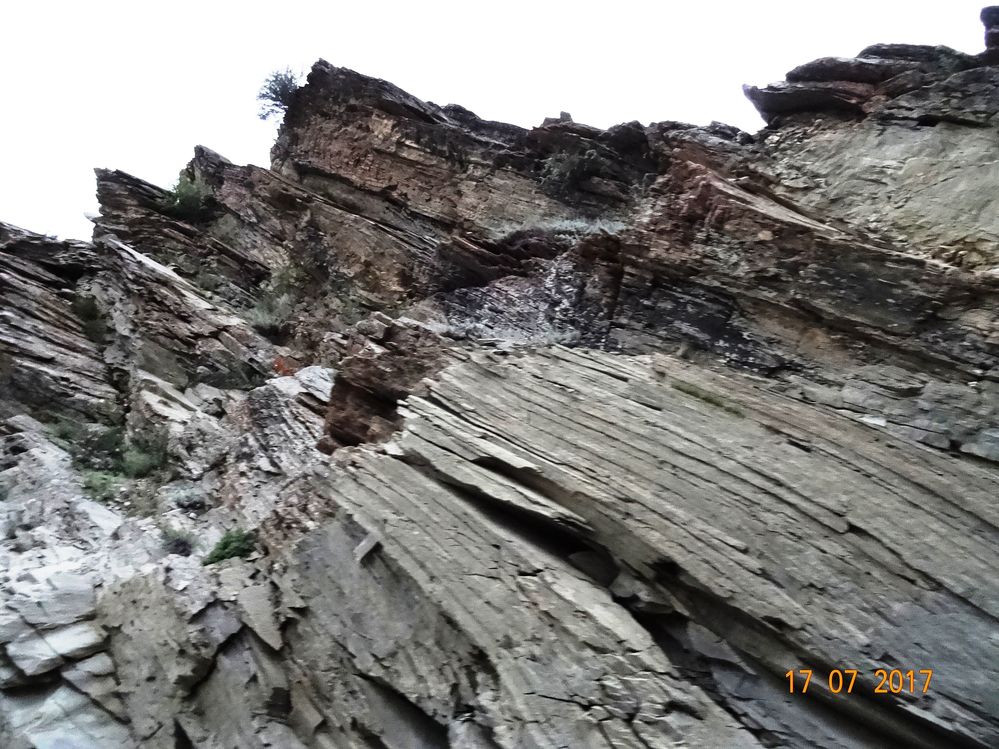 4167 Tiled Rock near Darcha  on way to Leh lg