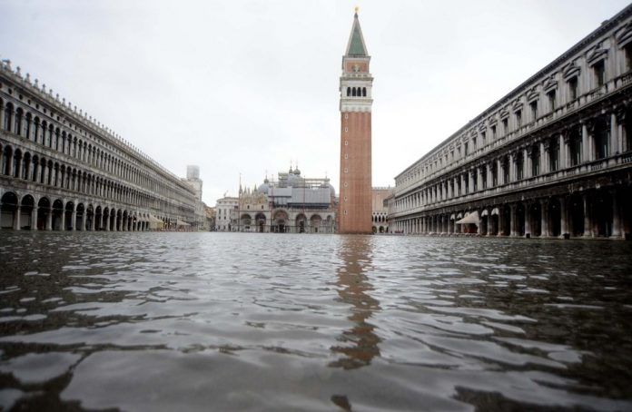 Caption - Flood on San Marco Square - (photo: informarexresistere.fr)