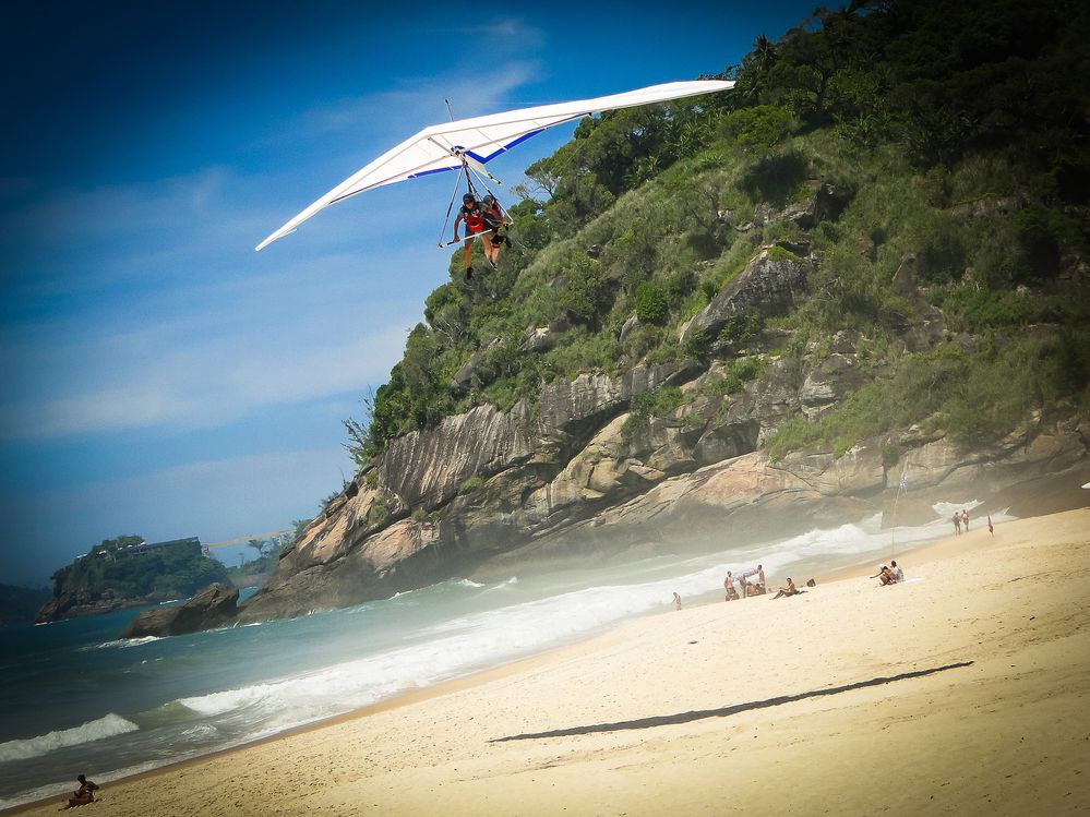 Hang gliding landing at the São Conrado Beach