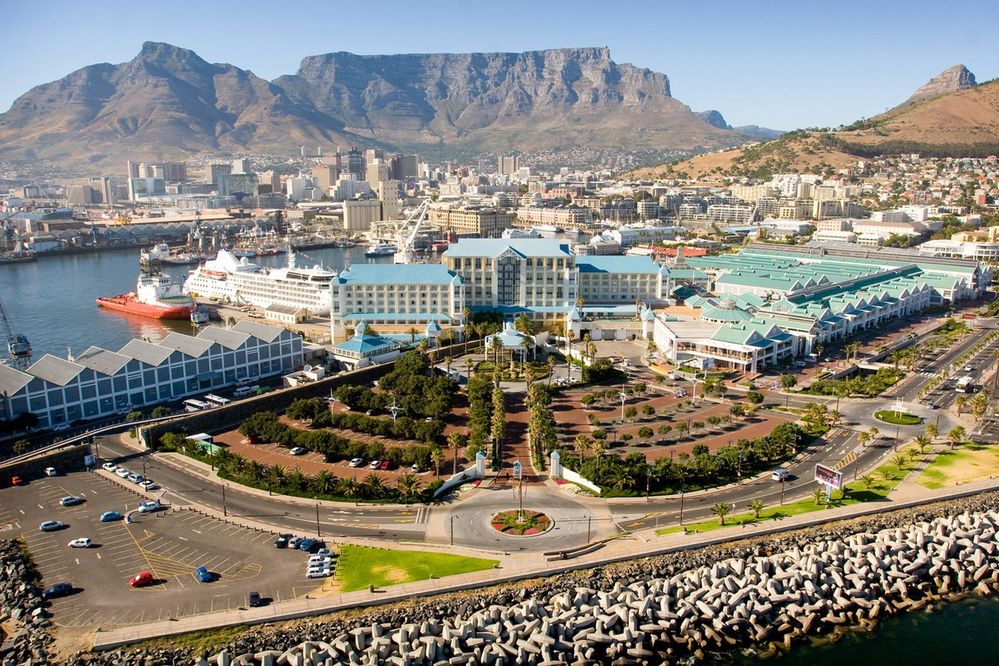 Beschrijving:Het Victoria & Albert Waterfront winkelcentrum, Kaapstad, met een geweldig uitzicht over de haven. (Local Guide Edu Sousa)