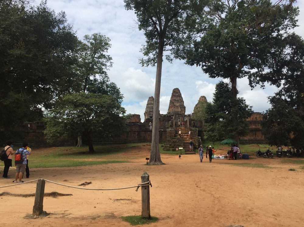 ប្រាសាទបន្ទាយស្រី  Entrant Banteay Srey Temple