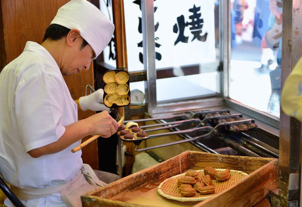 Caption: A photo of a chef making Ningyo Yaki at Asakusa in Tokyo, Japan. (Local Guide Reginald Tsai)
