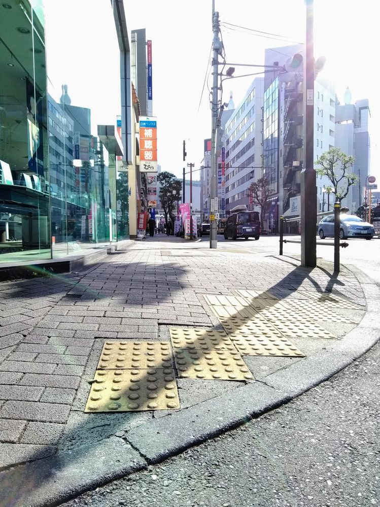 歩道の幅は広いが…