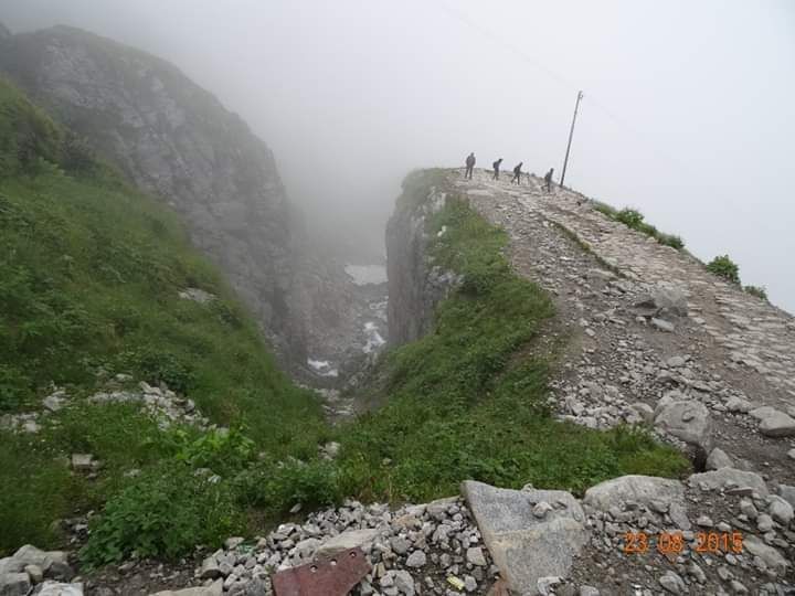 A part of the steep trek path to Hemakunt Sahib - a diverted path  along  the initial trek path ... The other goes to Valley of Flowers