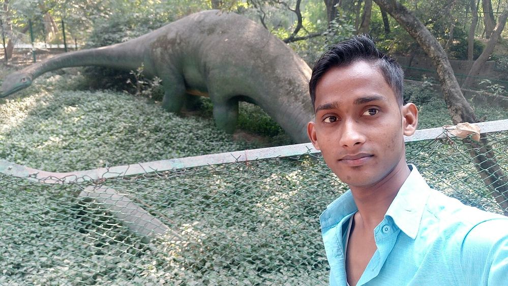Selfie with statue