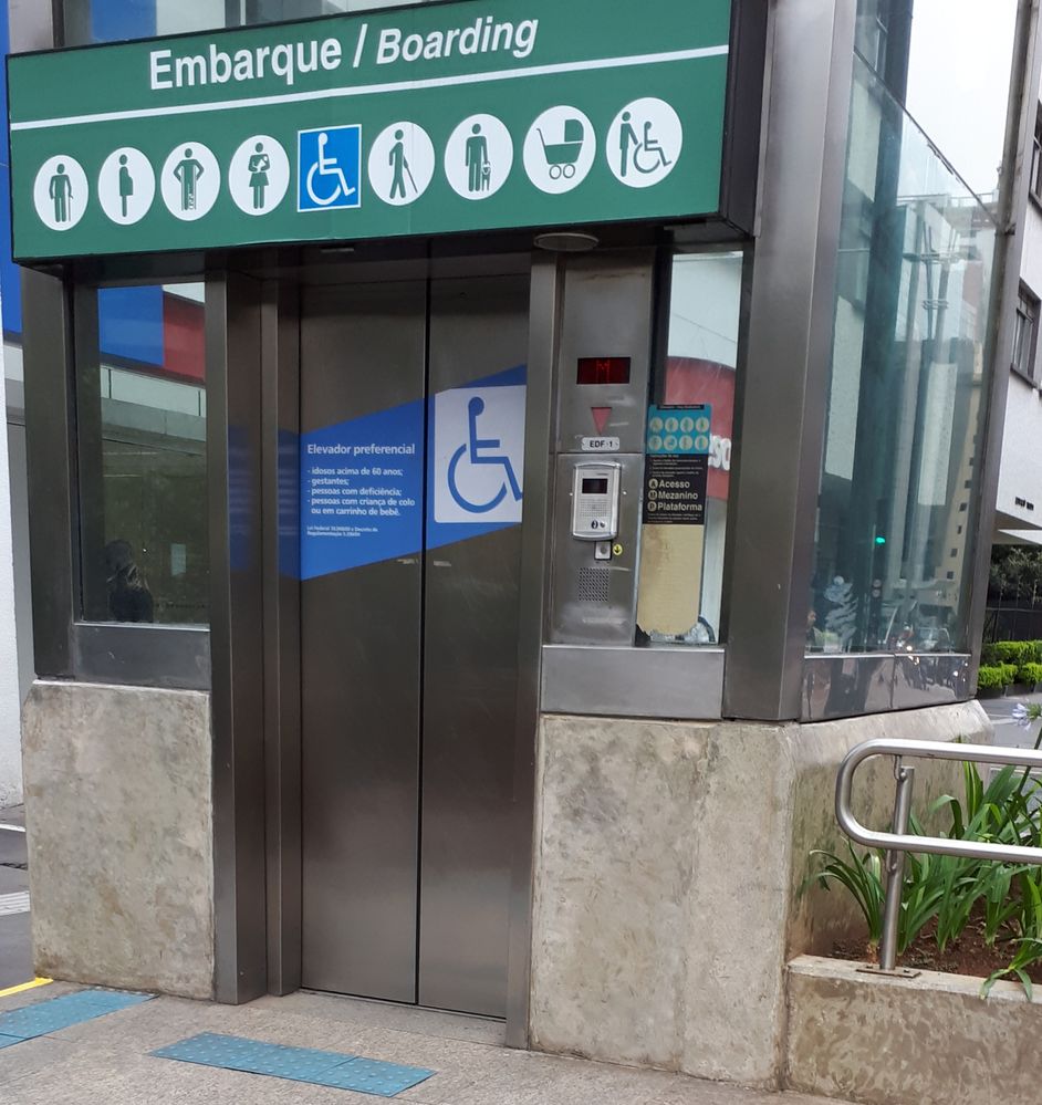 Access to Subway with elevator. :)
