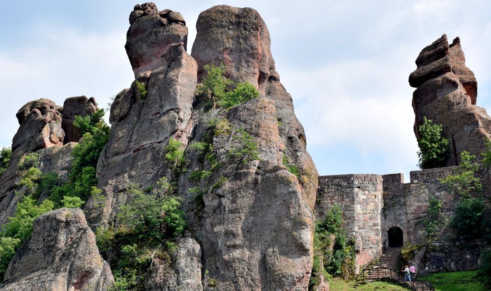 Caption: A photo of the Belogradchik Rocks and the fortress (Local Guide Aldo Ferretto)