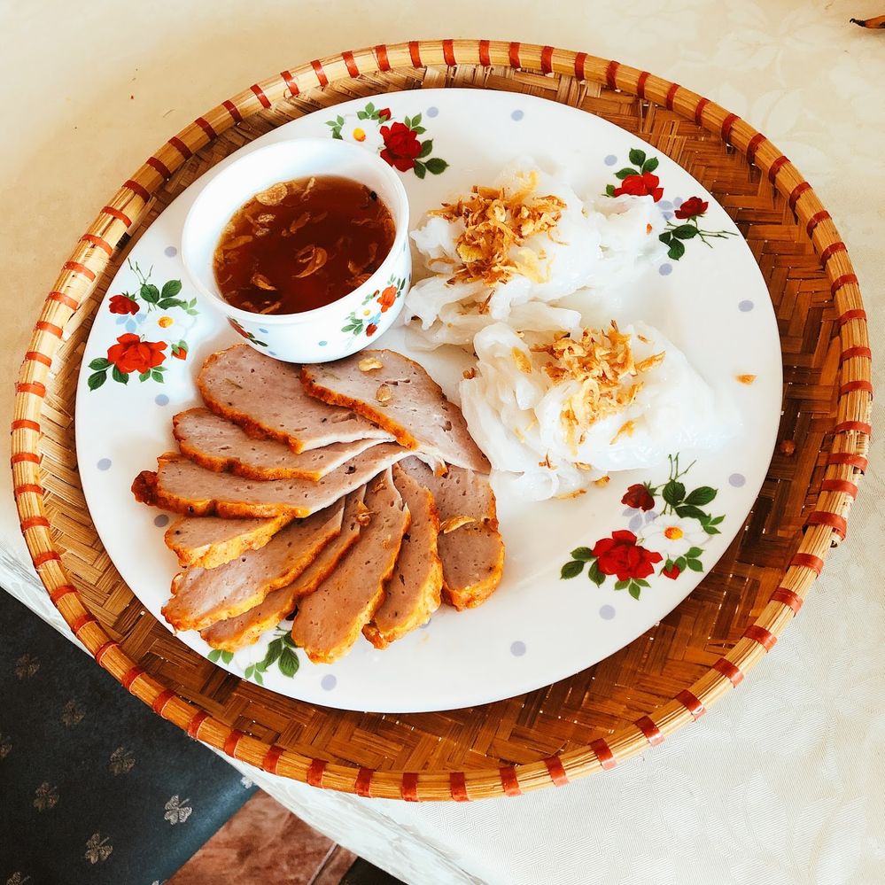 Caption: The dish Banh Cuon, taken by @sonnyNG.