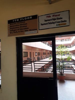 A picture showing the inside of the Federal Ministry of Education building with a sign showing the offices on the 7th floor