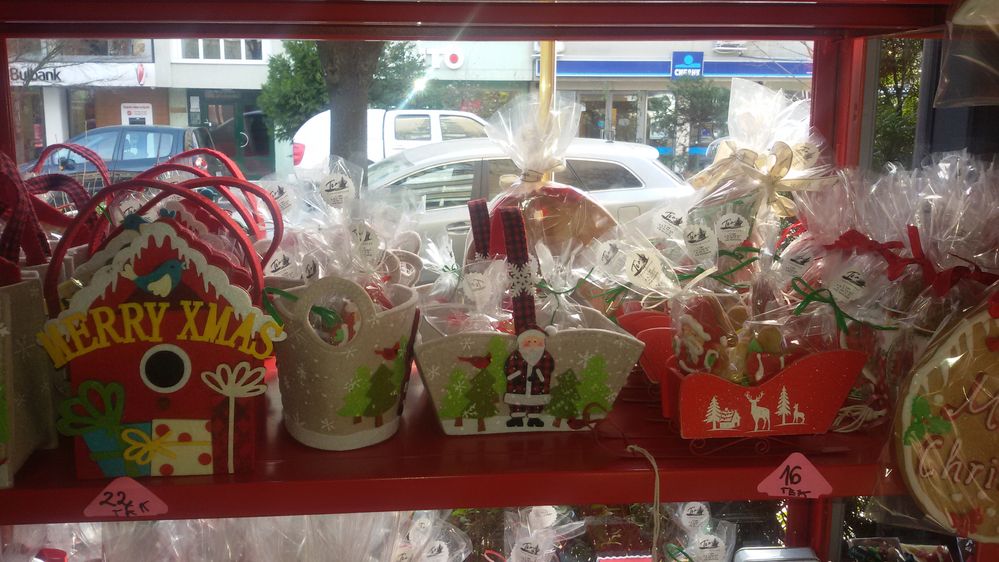 Caption: Hampers with Christmas cookies, chocolates and small cakes. ( Local Guide Bogdana Videnova)