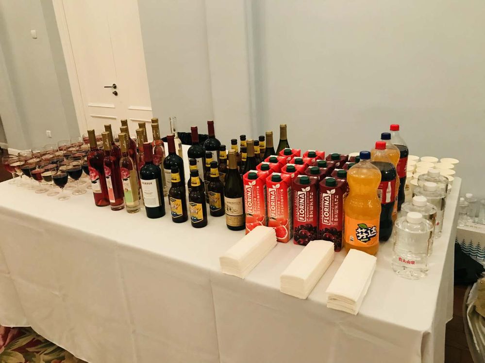 Caption: A set of Bulgarian wines and juices and other Chinese local bubble drinks. (Local Guide @TsekoV)