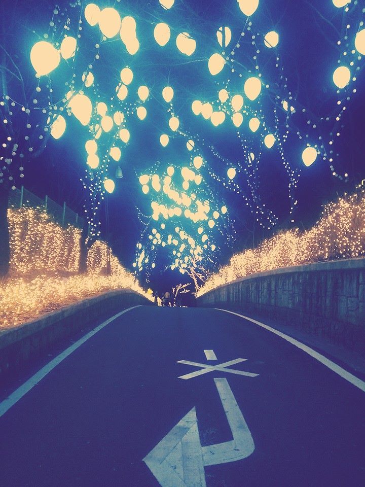 Caption: A photo of an alley, decorated for Christmas in Daegu, South Korea