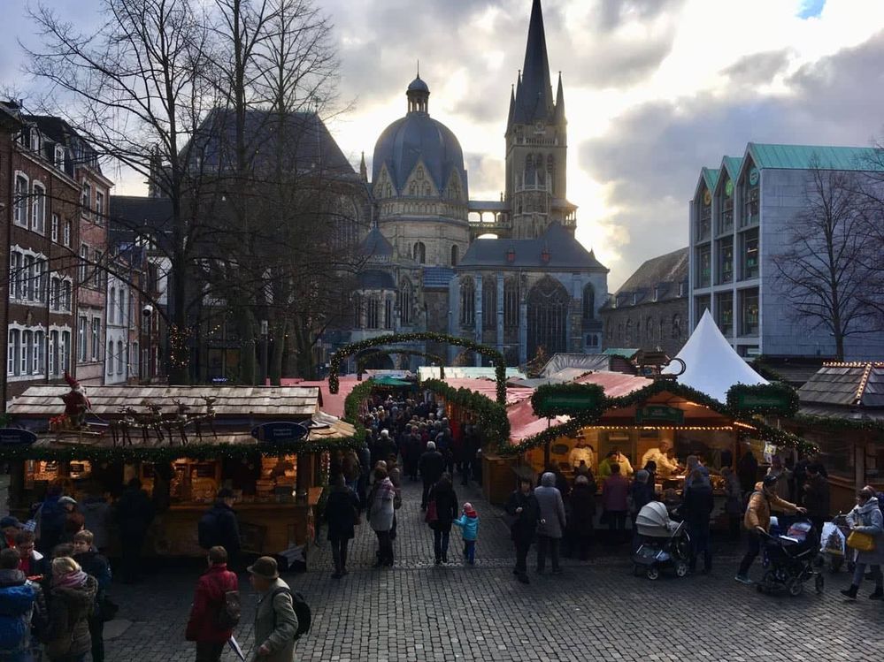 Caption: A photo of the Christmas market in Aachen, Germany (Local Guide @PoliMC)