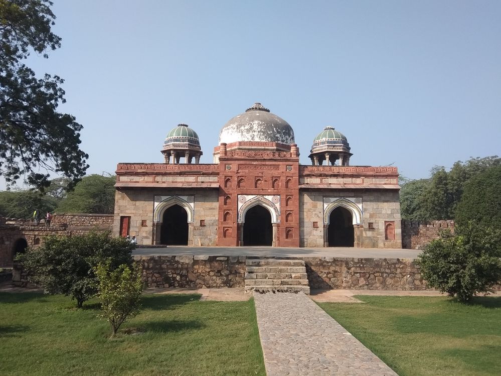 Isa Khan Mosque