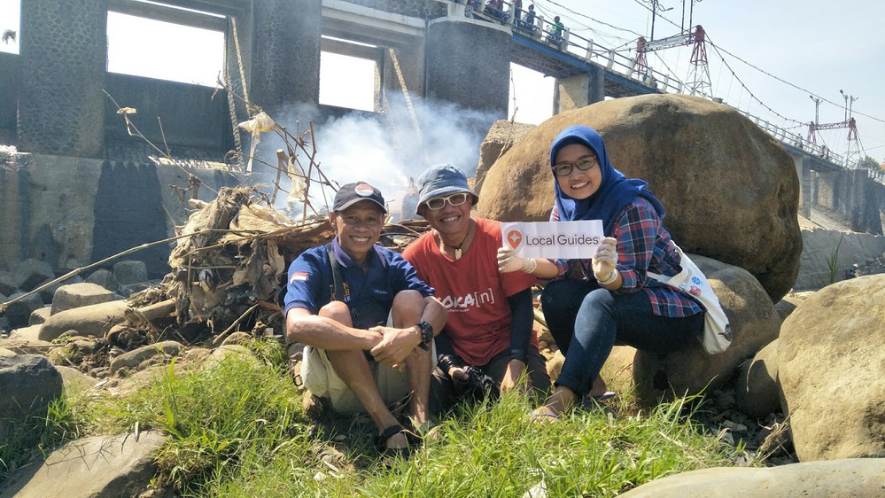 Meetup kecil di Bogor,  beberapa kali berada di tepi sungai Ciliwung