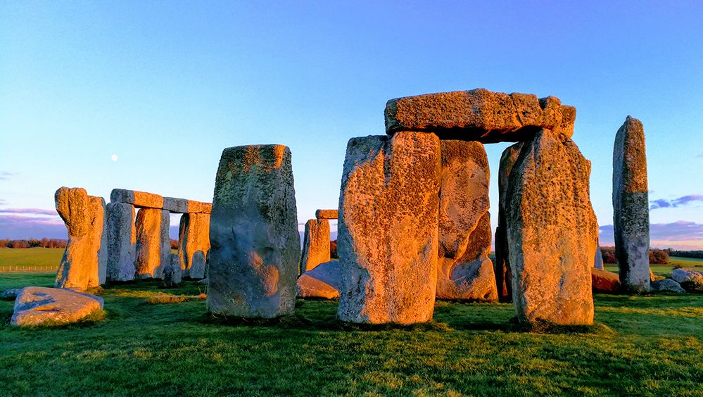 Caption: A photo of Stonehenge captured during sunset in Salsbury, UK. (Local Guide chiWing ko)