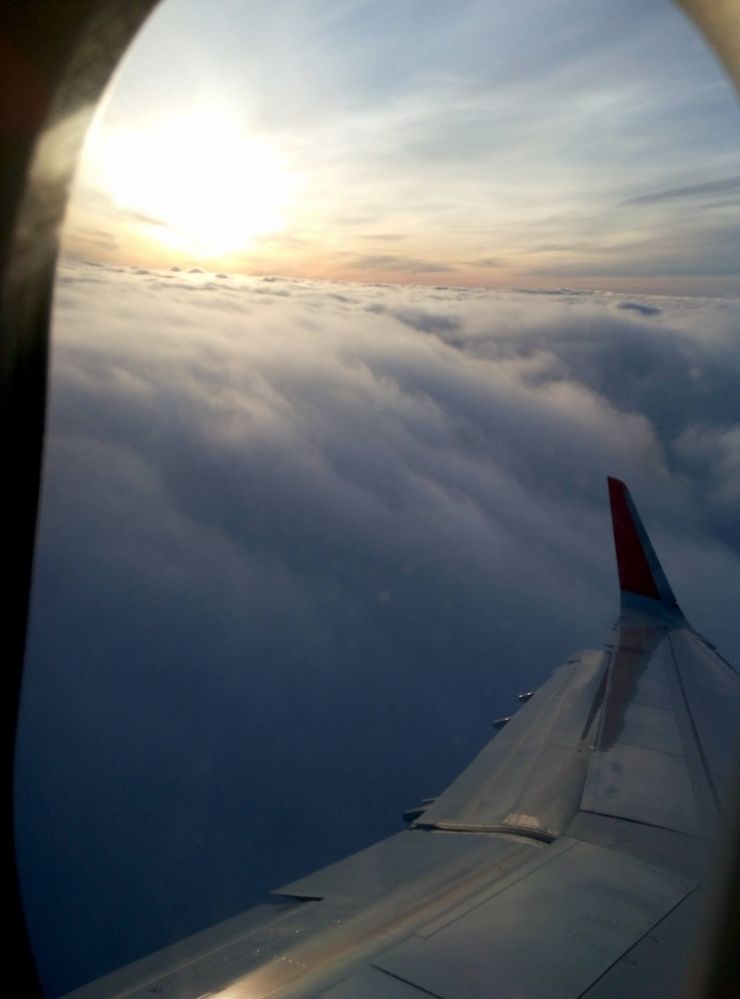 Caption: A photo of winter clouds above Moscow just before landing. (Local Guide @TsekoV)